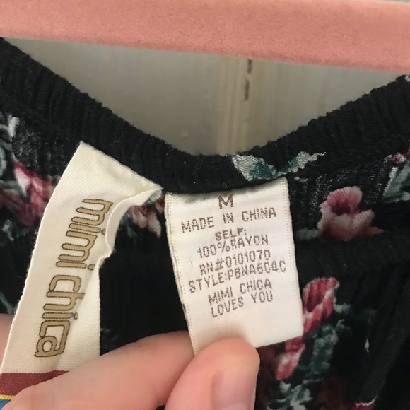 Boho Black floral romper 🌻 - Picture 5 of 6